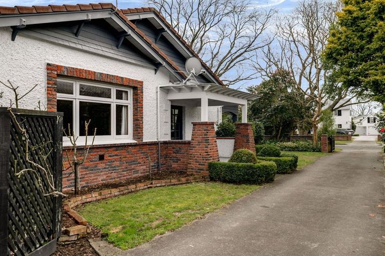 Photo of property in 24 Elmira Avenue, Hokowhitu, Palmerston North, 4410