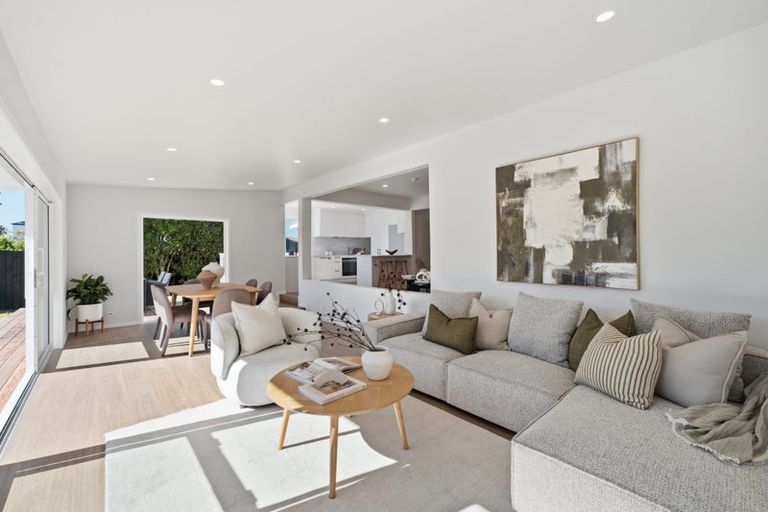 Photo of property in 42a Old Lake Road, Narrow Neck, Auckland, 0624