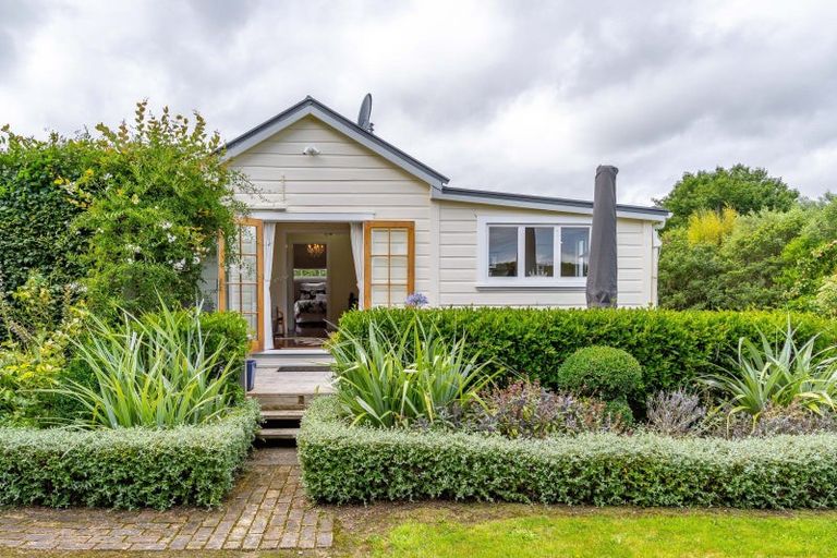 Photo of property in 120 Regent Street, Martinborough, 5711