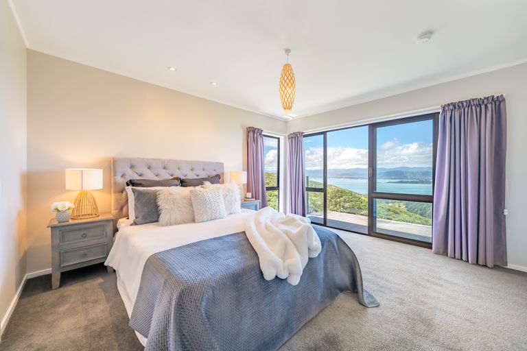 Photo of property in 42 Gurkha Crescent, Khandallah, Wellington, 6035