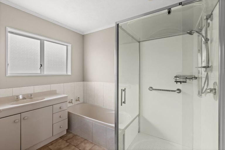 Photo of property in 4 Knightsbridge Place, Taradale, Napier, 4112