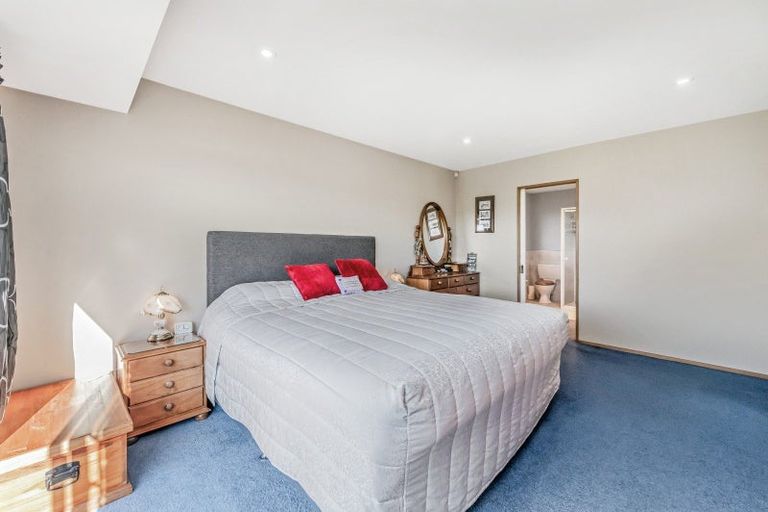 Photo of property in 2 Auden Common, Rolleston, 7614