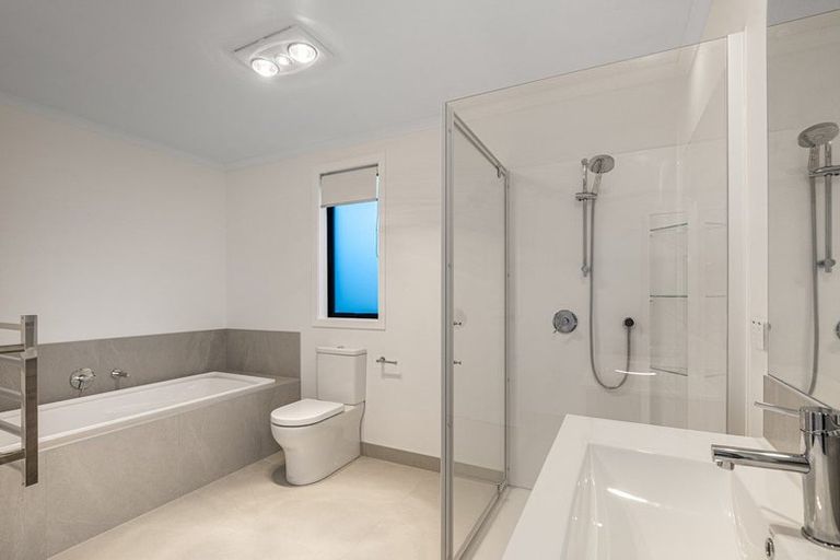 Photo of property in 1 Rangitoto View Road, Cockle Bay, Auckland, 2014