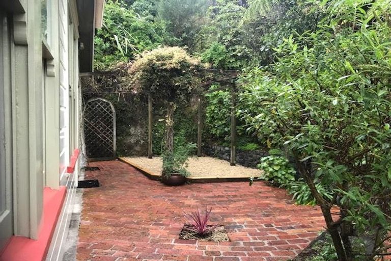 Photo of property in 24 Awarua Street, Ngaio, Wellington, 6035