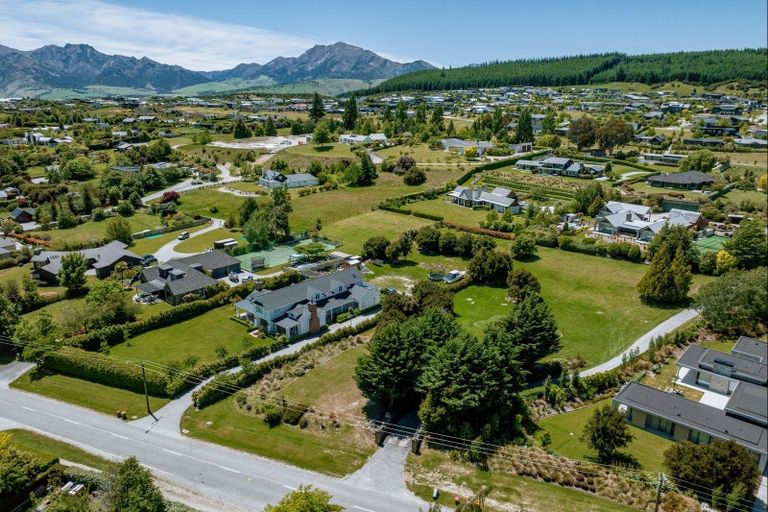 Photo of property in 255 Beacon Point Road, Wanaka, 9305