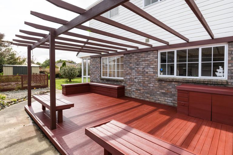 Photo of property in 2 Rosebank Avenue, Kelvin Grove, Palmerston North, 4414