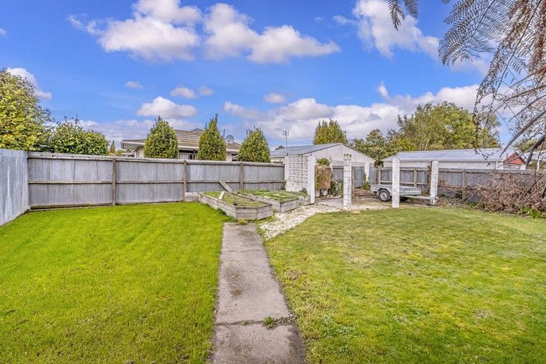 Photo of property in 18 Oakfield Street, Burnside, Christchurch, 8053