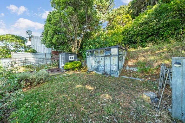Photo of property in 121 Wainuiomata Road, Wainuiomata, Lower Hutt, 5014