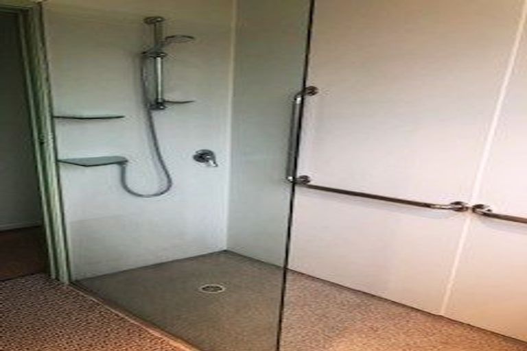 Photo of property in 2/1 Northall Road, New Lynn, Auckland, 0600