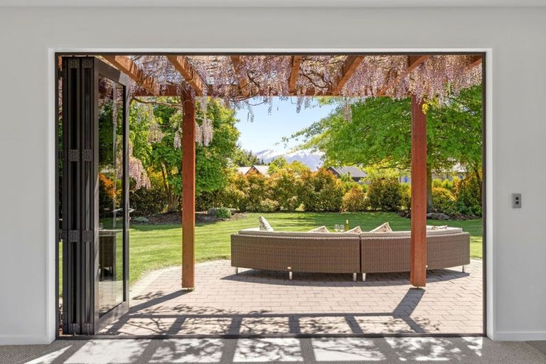 Photo of property in 5 Ironview Lane, Wanaka, 9382