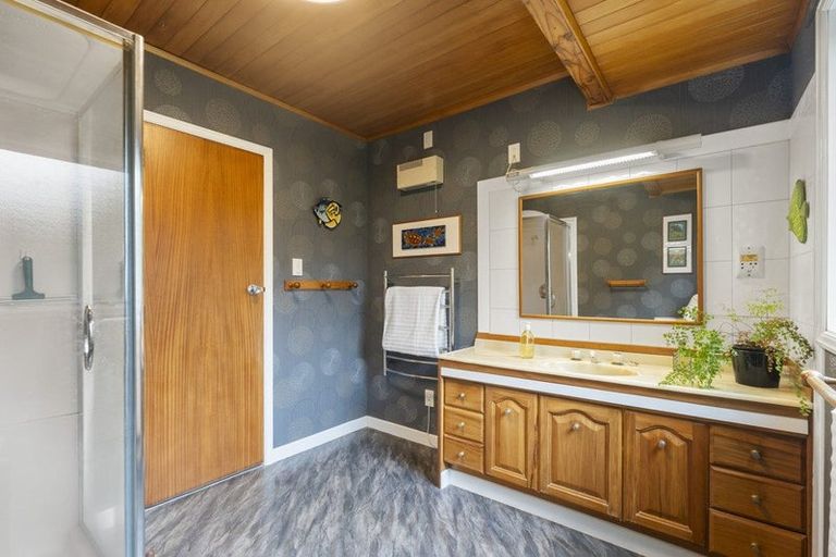 Photo of property in 61 Taylor Road, Mangere Bridge, Auckland, 2022