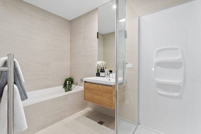 Photo of property in 51 Parkmore Drive, Rosehill, Papakura, 2113