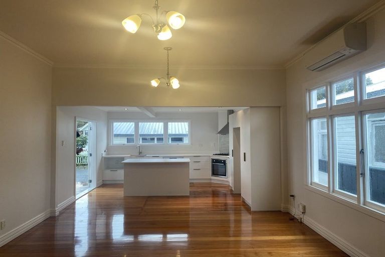 Photo of property in 121 Vigor Brown Street, Napier South, Napier, 4110