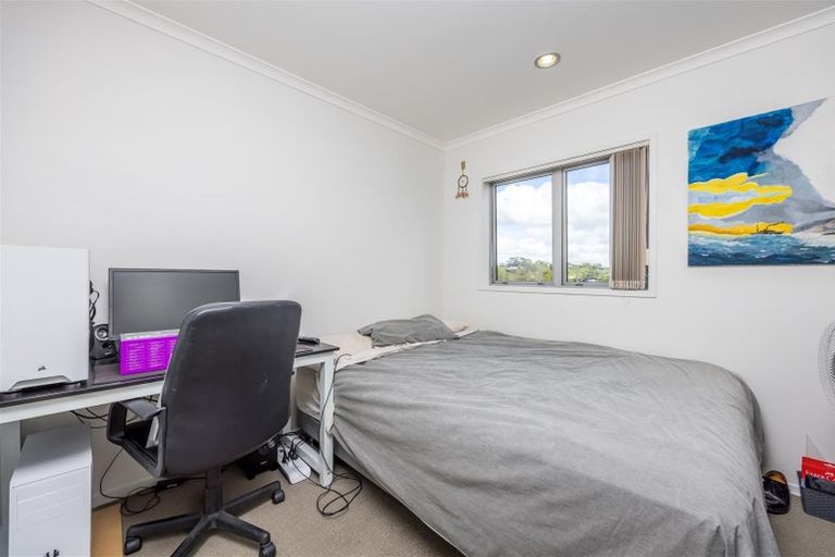 Photo of property in 83 Fields Parade, Oteha, Auckland, 0632