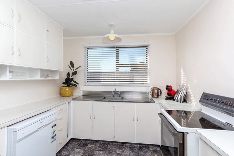 Photo of property in 9 Elgin Grove, Merrilands, New Plymouth, 4312