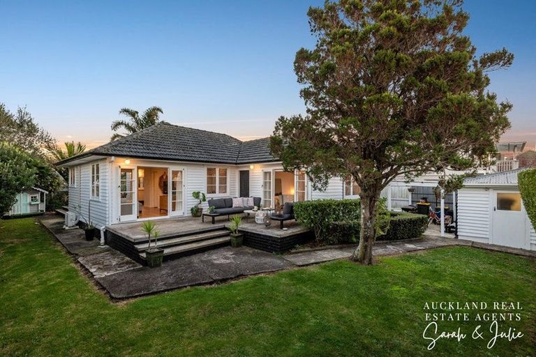 Photo of property in 422a Old Te Atatu Road, Te Atatu Peninsula, Auckland, 0610