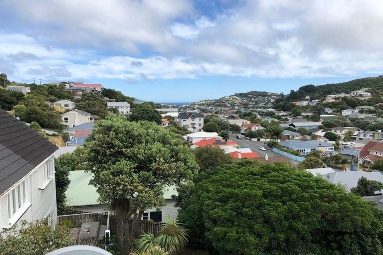 Photo of property in 28 Melbourne Road, Island Bay, Wellington, 6023