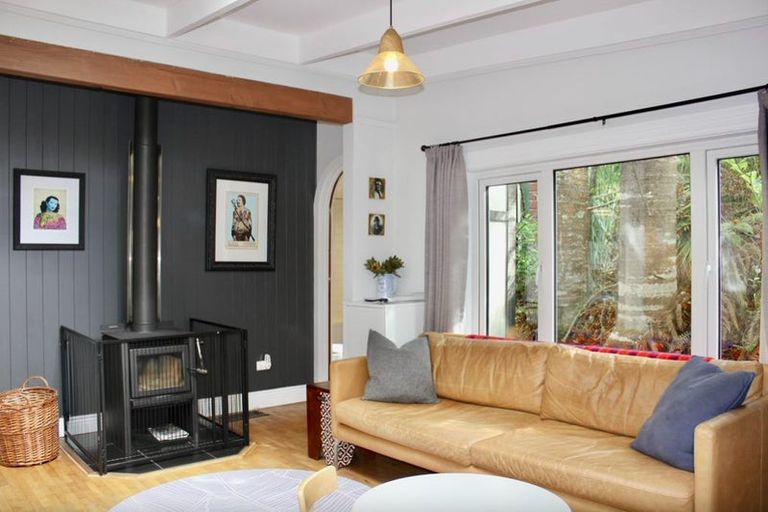 Photo of property in 39 Kauri Point Road, Laingholm, Auckland, 0604