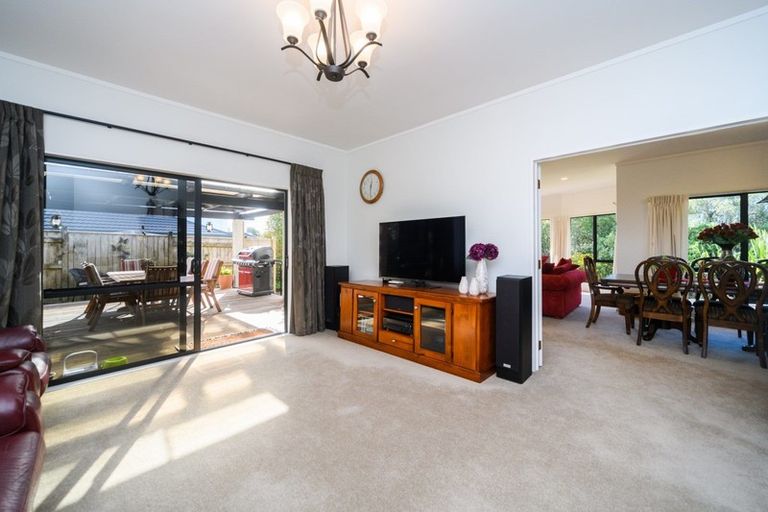 Photo of property in 121 Summerhill Drive, Fitzherbert, Palmerston North, 4410