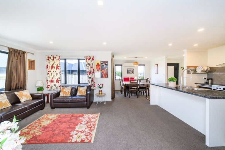 Photo of property in 12 Gibraltar Way, Fitzherbert, Palmerston North, 4410