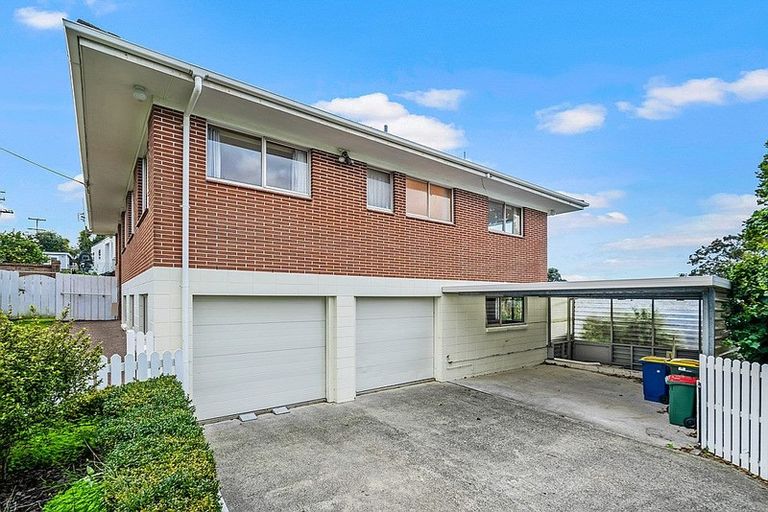 Photo of property in 26 Masterton Road, Rothesay Bay, Auckland, 0630