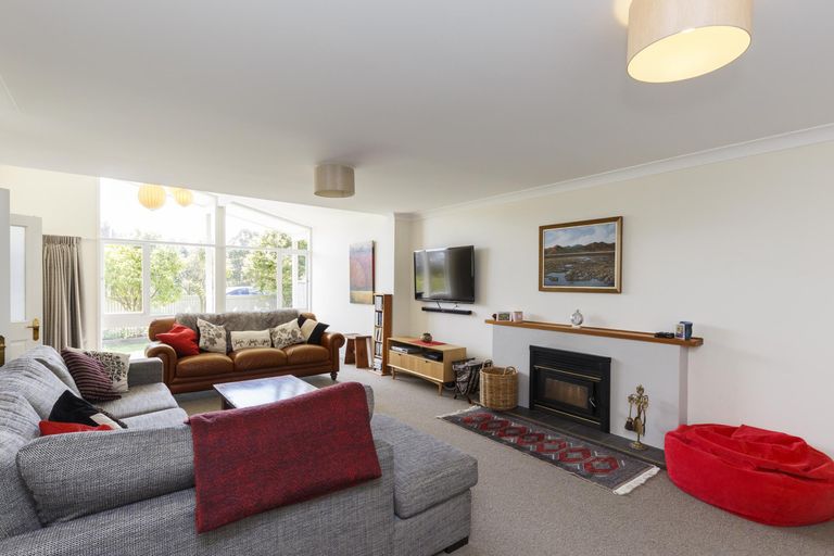 Photo of property in 2 Williams Terrace, Fitzherbert, Palmerston North, 4410