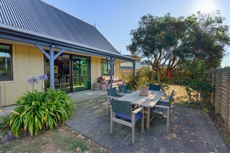 Photo of property in 6 James Street, Waikawa Beach, Levin, 5573