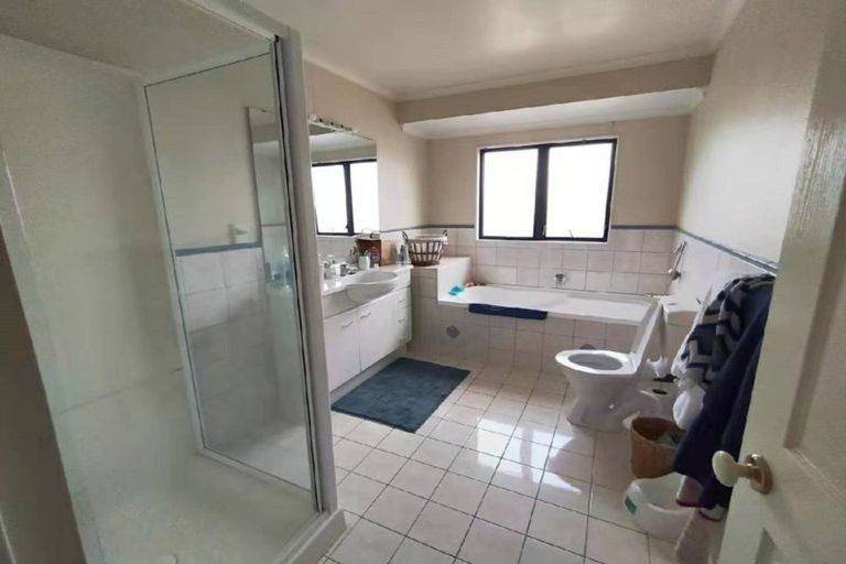 Photo of property in 10 Fulmar Way, Unsworth Heights, Auckland, 0632