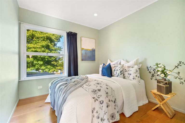 Photo of property in 1 Jacaranda Avenue, Beach Haven, Auckland, 0626