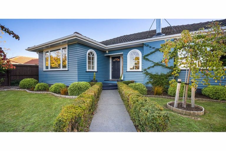 Photo of property in 24 Derrett Place, Saint Martins, Christchurch, 8022
