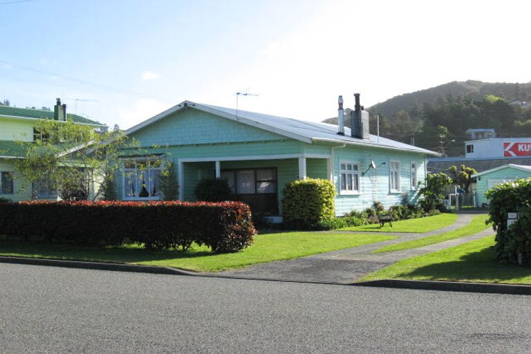 Photo of property in 47 York Street, Picton, 7220