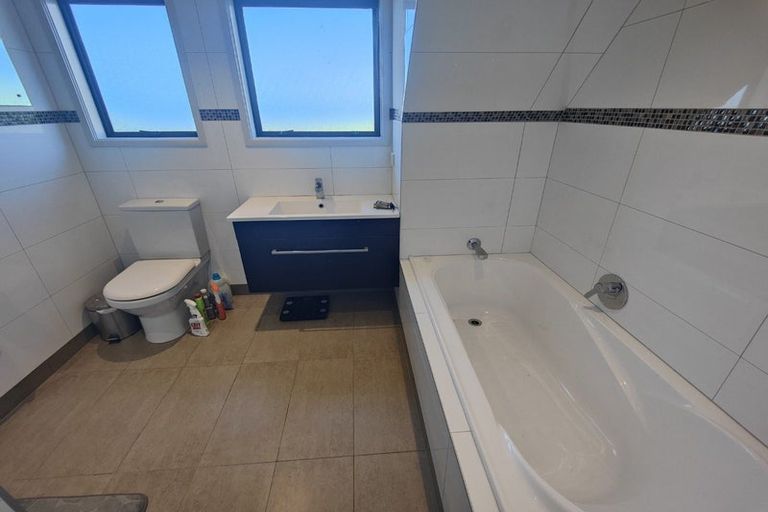 Photo of property in 1/5 Cambric Place, Botany Downs, Auckland, 2010