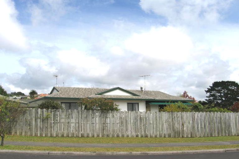 Photo of property in 1 Mallard Place, Unsworth Heights, Auckland, 0632