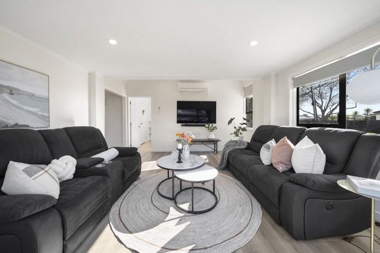Photo of property in 35 Freyberg Avenue, Papatoetoe, Auckland, 2104