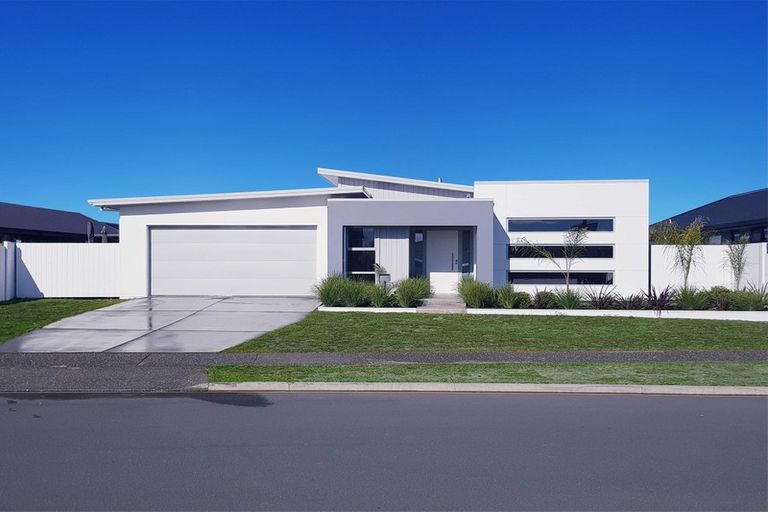 Photo of property in 10 Sarcodia Place, Papamoa Beach, Papamoa, 3118