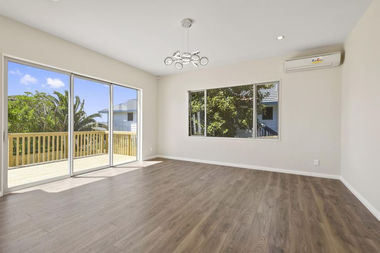 Photo of property in 11a Matisse Drive, West Harbour, Auckland, 0618