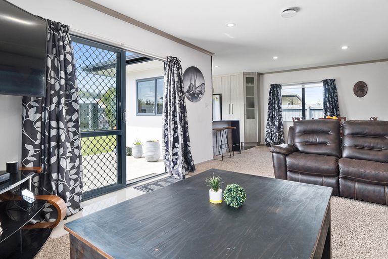 Photo of property in 64 Solomon Street, Brookfield, Tauranga, 3110