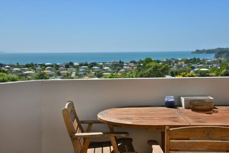 Photo of property in 37 Elliston Crescent, Stanmore Bay, Whangaparaoa, 0932