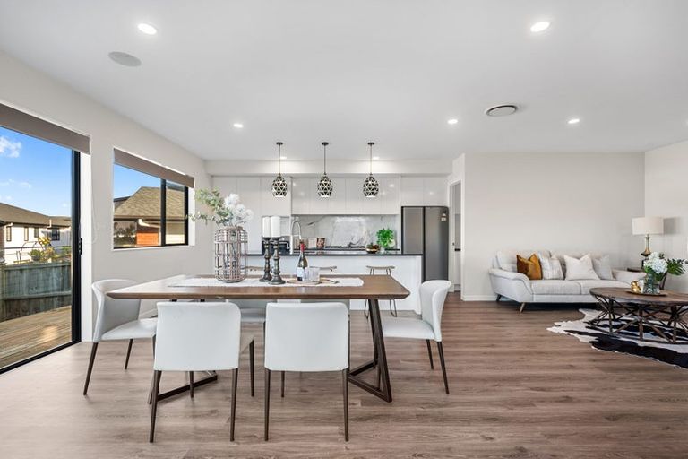 Photo of property in 14 Rathmullen Place, Pinehill, Auckland, 0632