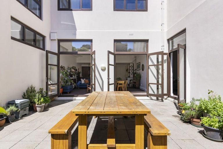 Photo of property in Augusta Apartments, 9/254 Willis Street, Te Aro, Wellington, 6011