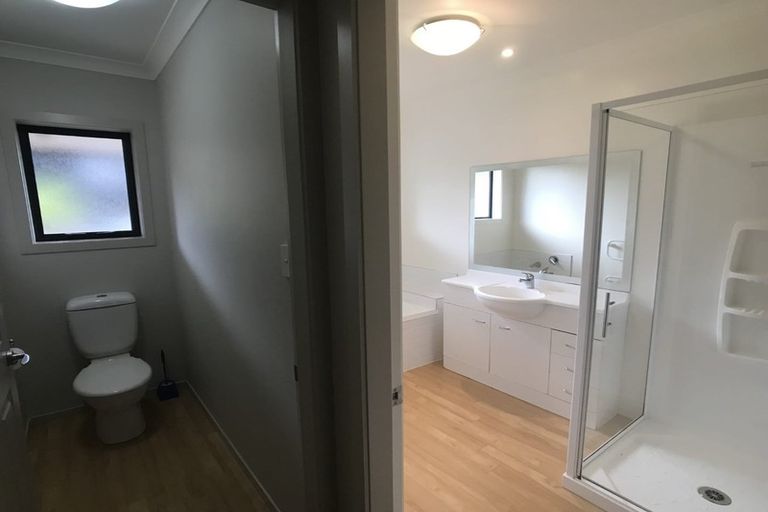 Photo of property in 17 James Nairn Grove, Riverstone Terraces, Upper Hutt, 5018