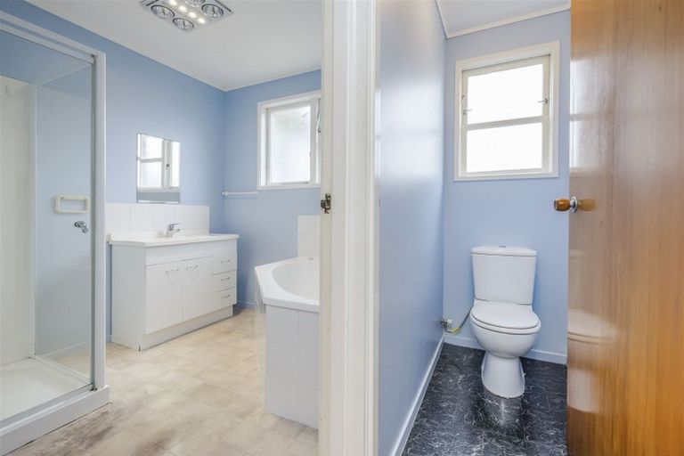 Photo of property in 30 Sunnypark Avenue, Rosehill, Papakura, 2113