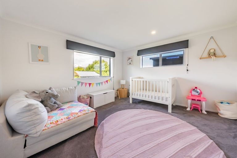 Photo of property in 17 Sumner Terrace, Aotea, Porirua, 5024