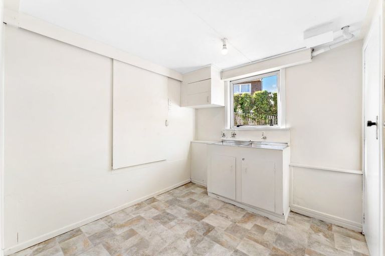 Photo of property in 56 Bolton Street, Blockhouse Bay, Auckland, 0600