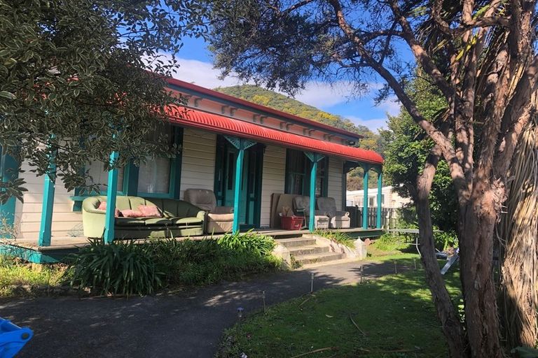 Photo of property in 24 Devon Street, Picton, 7220