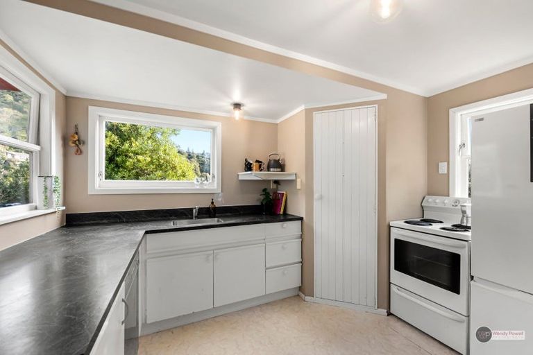 Photo of property in 166 Seddon Street, Naenae, Lower Hutt, 5011