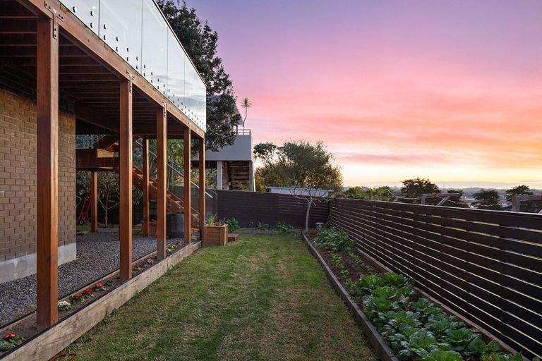 Photo of property in 26a Hobsonville Road, West Harbour, Auckland, 0618