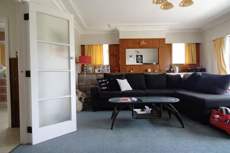 Photo of property in 130 Archibald Road, Kelston, Auckland, 0602