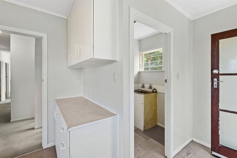 Photo of property in 71 Lyons Avenue, Murrays Bay, Auckland, 0630