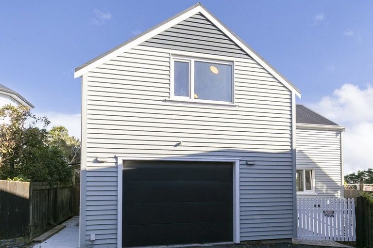 Photo of property in 2b Paratu Way, Strathmore Park, Wellington, 6022